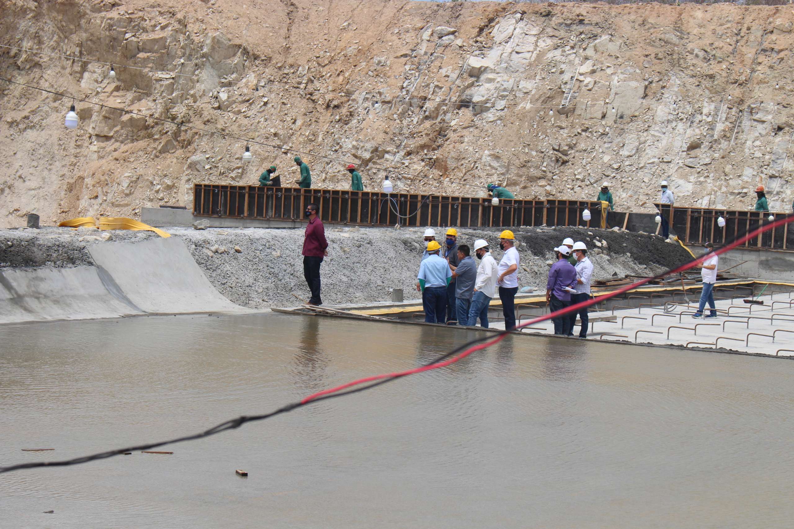 SRH e vinculadas realizam visita técnica ao canteiro de obras da Barragem Melancia