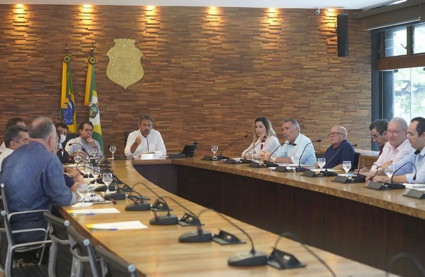 Governador reúne grupo para definir novas ações em municípios atingidos pelas enchentes