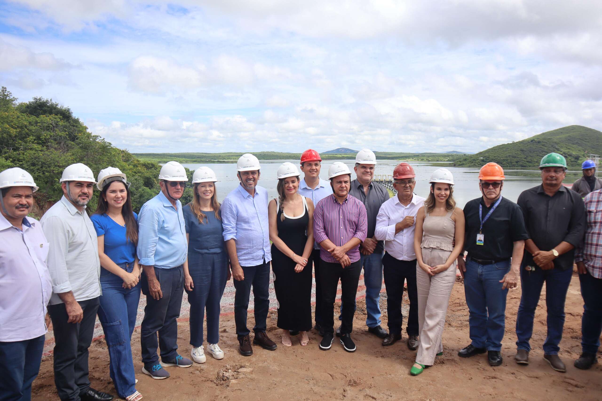 Sohidra acompanha Governador em visita às obras do Projeto Malha D’água